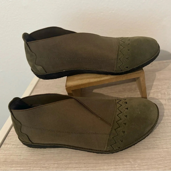 Sundance Blooms suede embroidered slip on flats Olive Green Boho Sz 39 US 8.5-9 - Picture 1 of 10